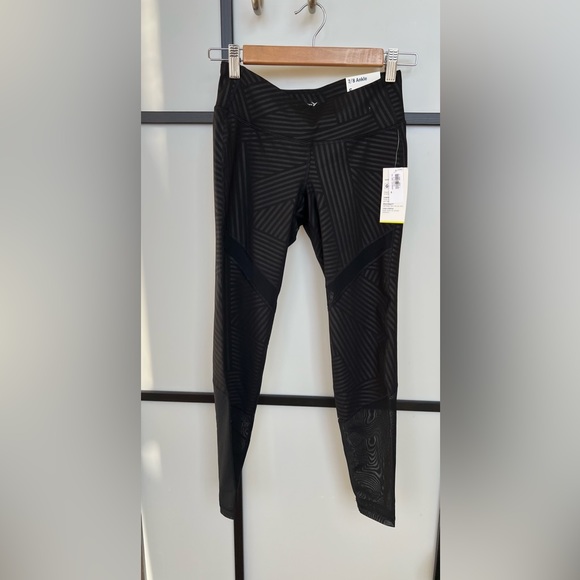 NWT Old Navy Mid-Rise 7/8 Ankle Length Go Dry Athletic Leggings Small Black - Picture 4 of 9